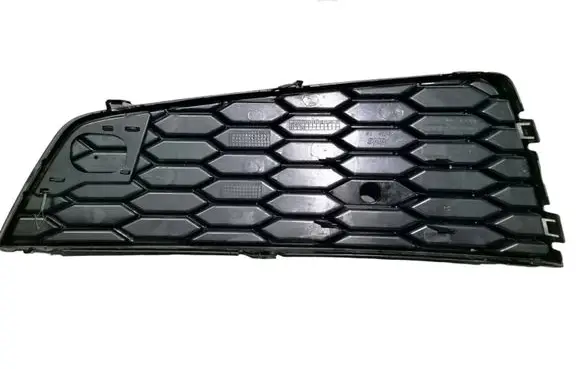 Audi Q3 8U Front bumper lower grill 8U0807682T
