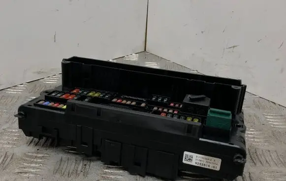 BMW 5 F10 F11 Fuse box set 9252815 210811 02441014