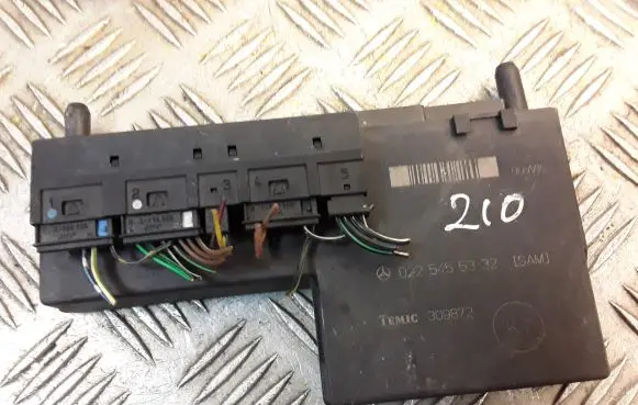 Mercedes-Benz E W210 Fuse box set 0225455332 A0225455332
