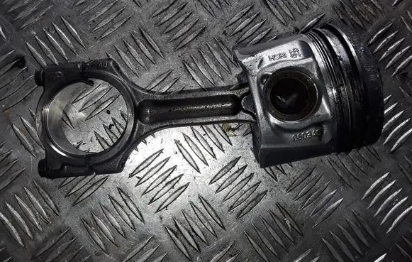 Opel Vivaro Piston 080340