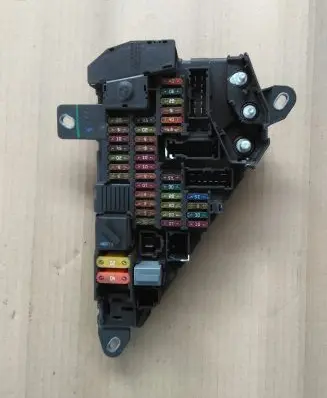 BMW 5 E60 E61 Fuse module 960660105
