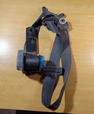 Chrysler Voyager Third row seat belt E327020002