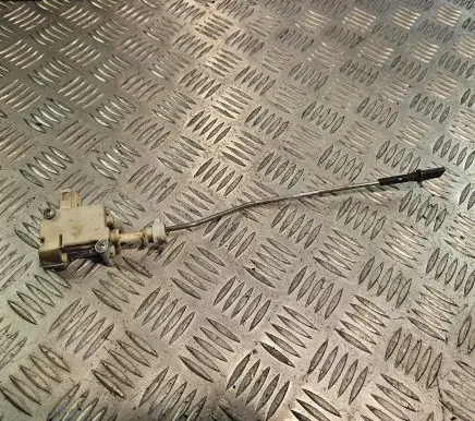 Volkswagen PASSAT B6 Central locking motor 3C0810773