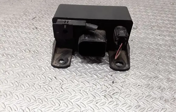 Mercedes-Benz C W203 Glow plug pre-heat relay