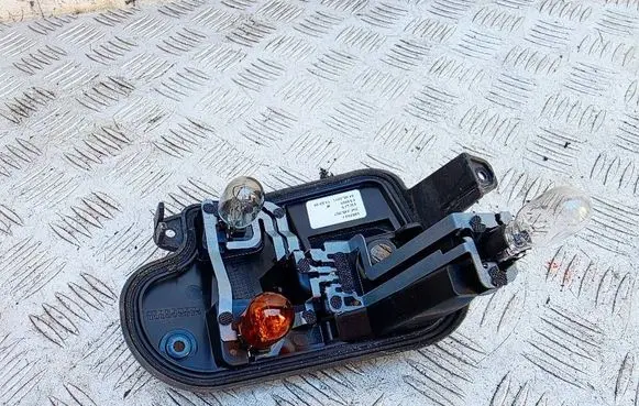 Volkswagen PASSAT B7 Tail light bulb cover holder 3AF945957 605211 605211L