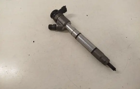 Hyundai Tucson TL Fuel injector 338002A610