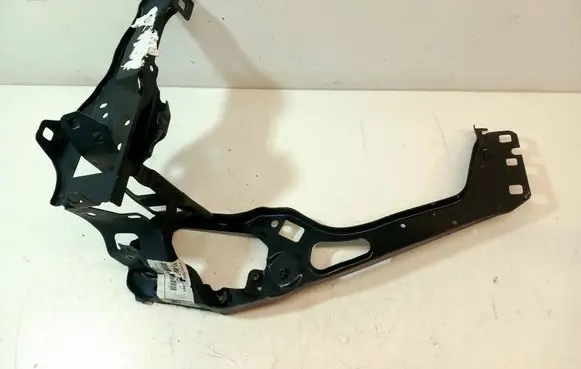 BMW 1 F40 Headlight/headlamp mounting bracket 7459881