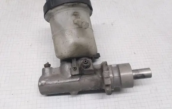 Volvo S40, V40 Master brake cylinder L481373