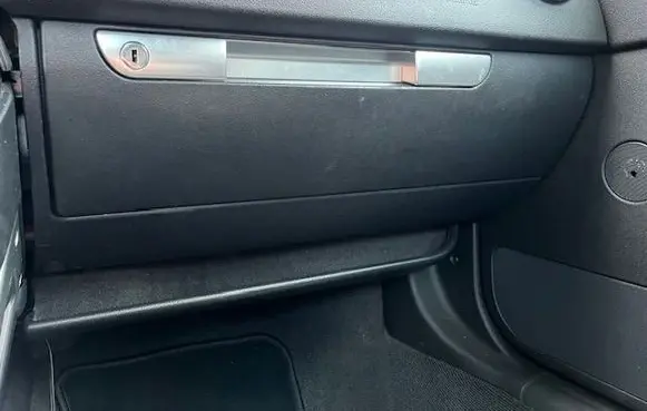 Audi TT Mk1 Glove box