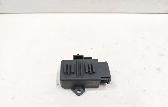 Volkswagen Golf VI Seat heating relay 5K0959772