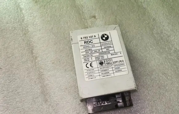 BMW 5 E39 Tire pressure control unit 6752127 67521279