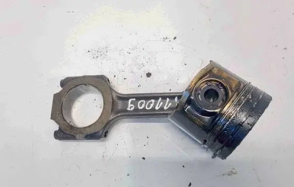 Opel Zafira B Piston with connecting rod 