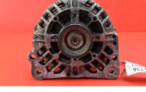 Volkswagen Polo Generator/alternator 03D903025J