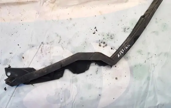 Skoda Octavia Mk2 (1Z) Front bumper mounting bracket 1z0807184a