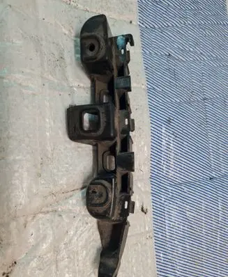 Volkswagen PASSAT B7 Front bumper mounting bracket 3AA807184