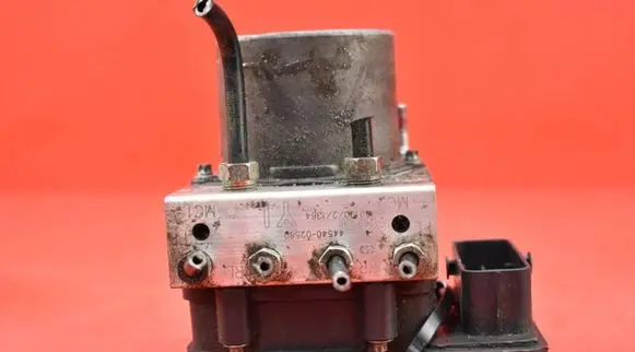 Toyota Corolla E10 ABS Pump 44540-02580
