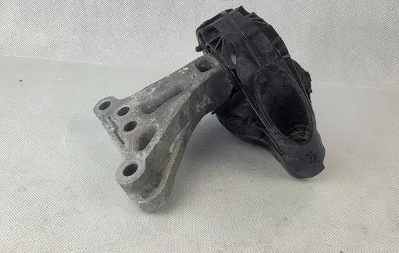 Peugeot 208 Engine mount bracket 9676780580
