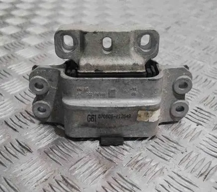 Volkswagen PASSAT B6 Engine mount bracket 3C0199555P