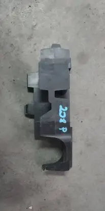 Peugeot 208 Front bumper mounting bracket 9673872780