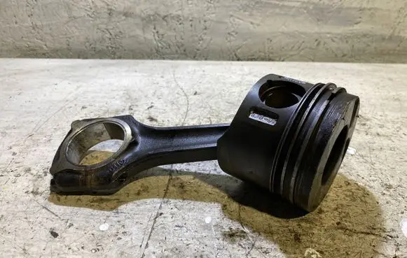 Mercedes-Benz E W211 Piston with connecting rod