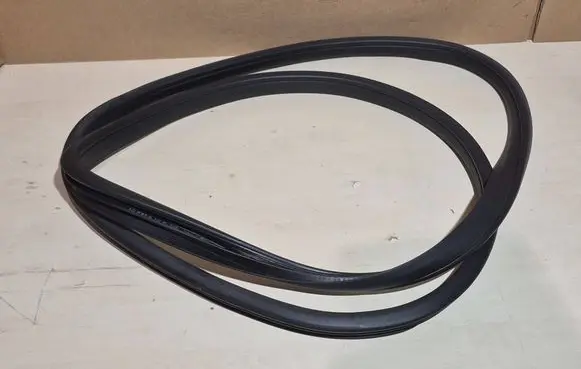 Mercedes-Benz E W212 Front door rubber seal A2126970051