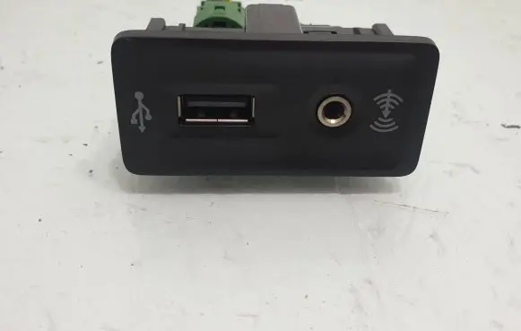 Seat Leon (5F) USB socket connector 5G0035222