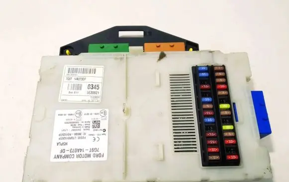 Ford Mondeo MK IV Fuse box set 7gt14a073dt 7gt-14a073-dt