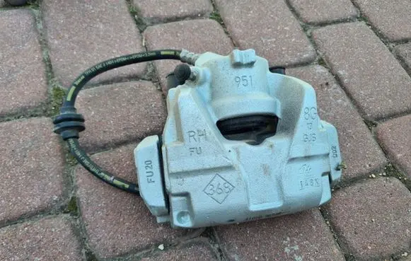 Renault Captur II Front brake caliper