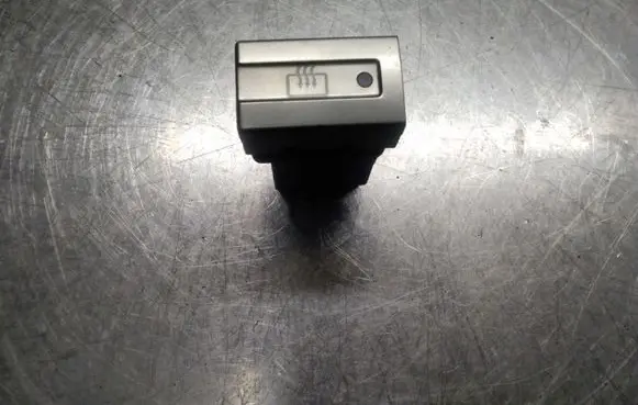 Nissan X-Trail T30 Windscreen/window heater switch 06016