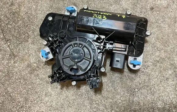 Volkswagen Multivan T7 Tailgate boot lock/latch motor 4M0827887D