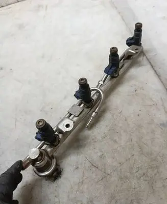 Audi A4 S4 B6 8E 8H Fuel injector 06B133551M 06B133681
