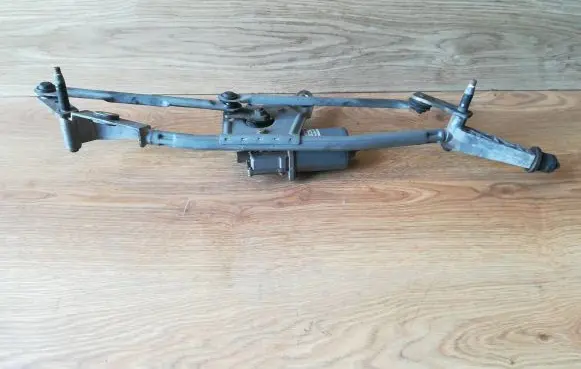 Volvo XC70 Front wiper linkage and motor 8624239 21011300 9171901
