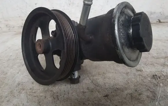 Toyota Avensis T250 Power steering pump