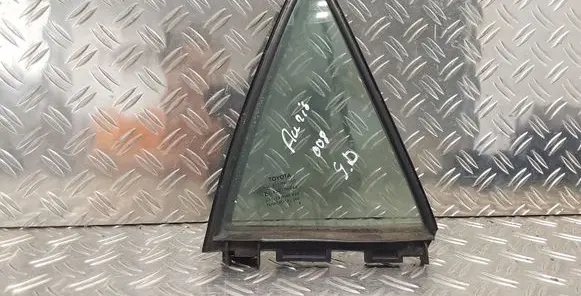 Toyota Auris 150 Rear vent window glass 43R00048