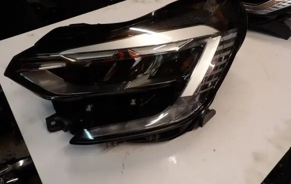 Renault Captur II Headlight/headlamp 260608054R