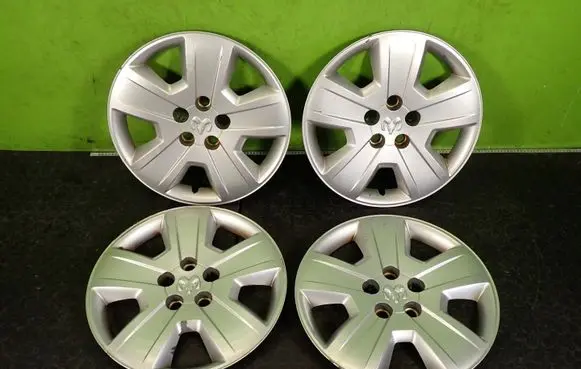 Dodge Caliber R15 wheel hub/cap/trim 39699B