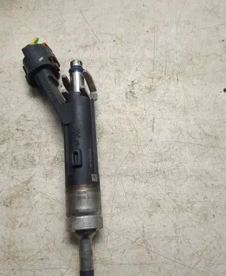 Peugeot 3008 II Fuel injector 9810335380