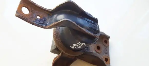 Mitsubishi Lancer Engine mount bracket