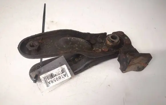 Peugeot 407 Engine mount bracket A000500