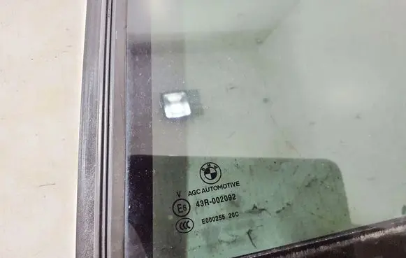 BMW 5 G30 G31 G38 Rear vent window glass 7387459