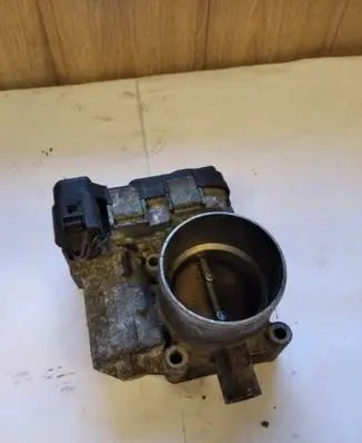 Volkswagen Golf V Throttle valve 03C133062A