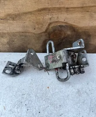 Volkswagen Golf V Front door hinge set 1K0831402G