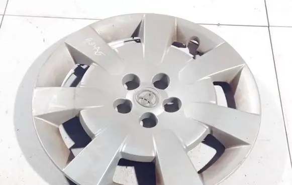 Toyota Corolla E140 E150 R15 wheel hub/cap/trim 