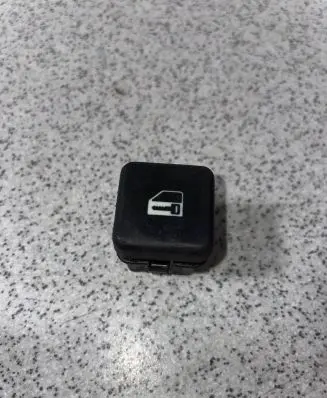 BMW 5 E39 Central locking switch button 8360828