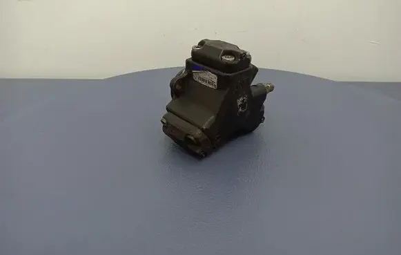 Opel Combo C Fuel injection high pressure pump 55198933