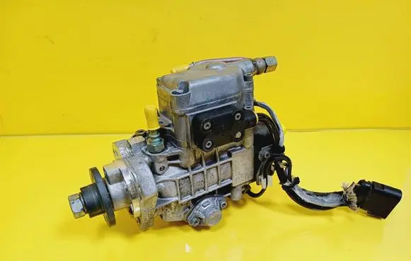 Audi A3 S3 8L Fuel injection high pressure pump 038130107D 0460404997