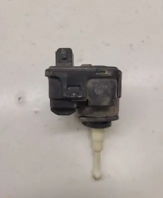 Volkswagen PASSAT B4 Headlight level adjustment motor 00728201
