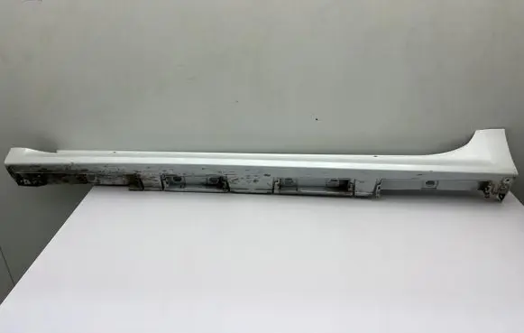 Front sill (body part)