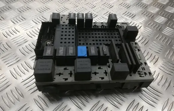 Volvo S80 Fuse module 08696098 08679899