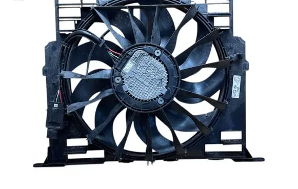 BMW 5 G30 G31 Coolant radiator 17428472268 8472268 2282810
